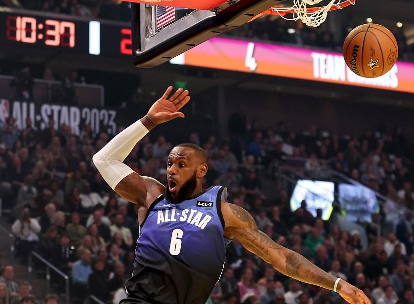 多宝app下载 -斯图加特训练开放日，冲刺阶段防线松动引欢呼，NBA季后赛在即，细节决定成败(今日2014nba季后赛马刺vs开拓者)