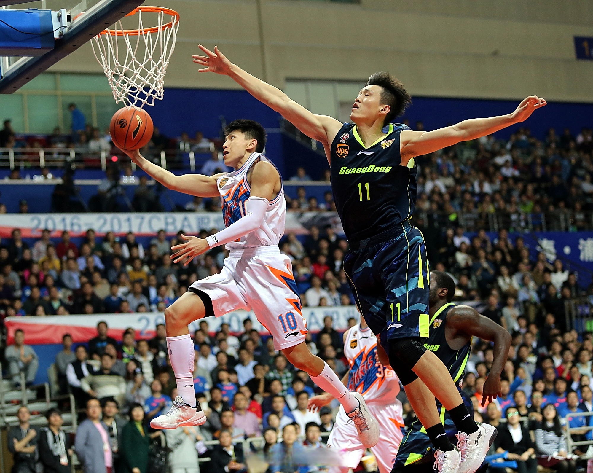 多宝平台 -包含广州队训练开放日；关键时刻外线爆发引欢呼；NBA常规赛在即；球队文化再被提及的词条